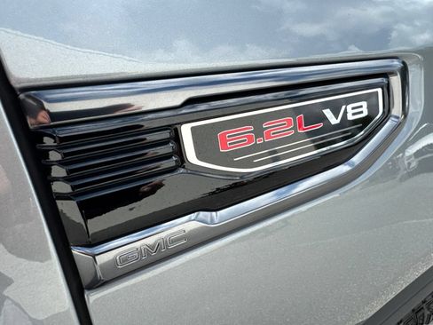 Used 2024 GMC Sierra 1500 AT4 w/ Technology Package AWD/4WD image 10