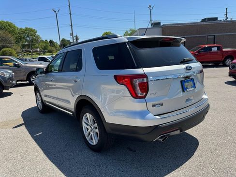 Used 2018 Ford Explorer XLT w/ Equipment Group 202A FWD image 5