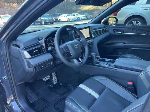 Used 2025 Toyota Camry SE image 6