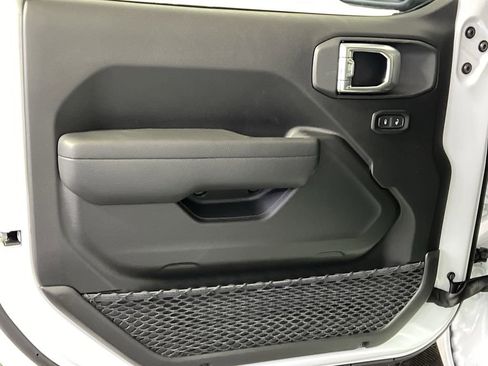 Used 2026 Jeep Wrangler Sport AWD/4WD image 8