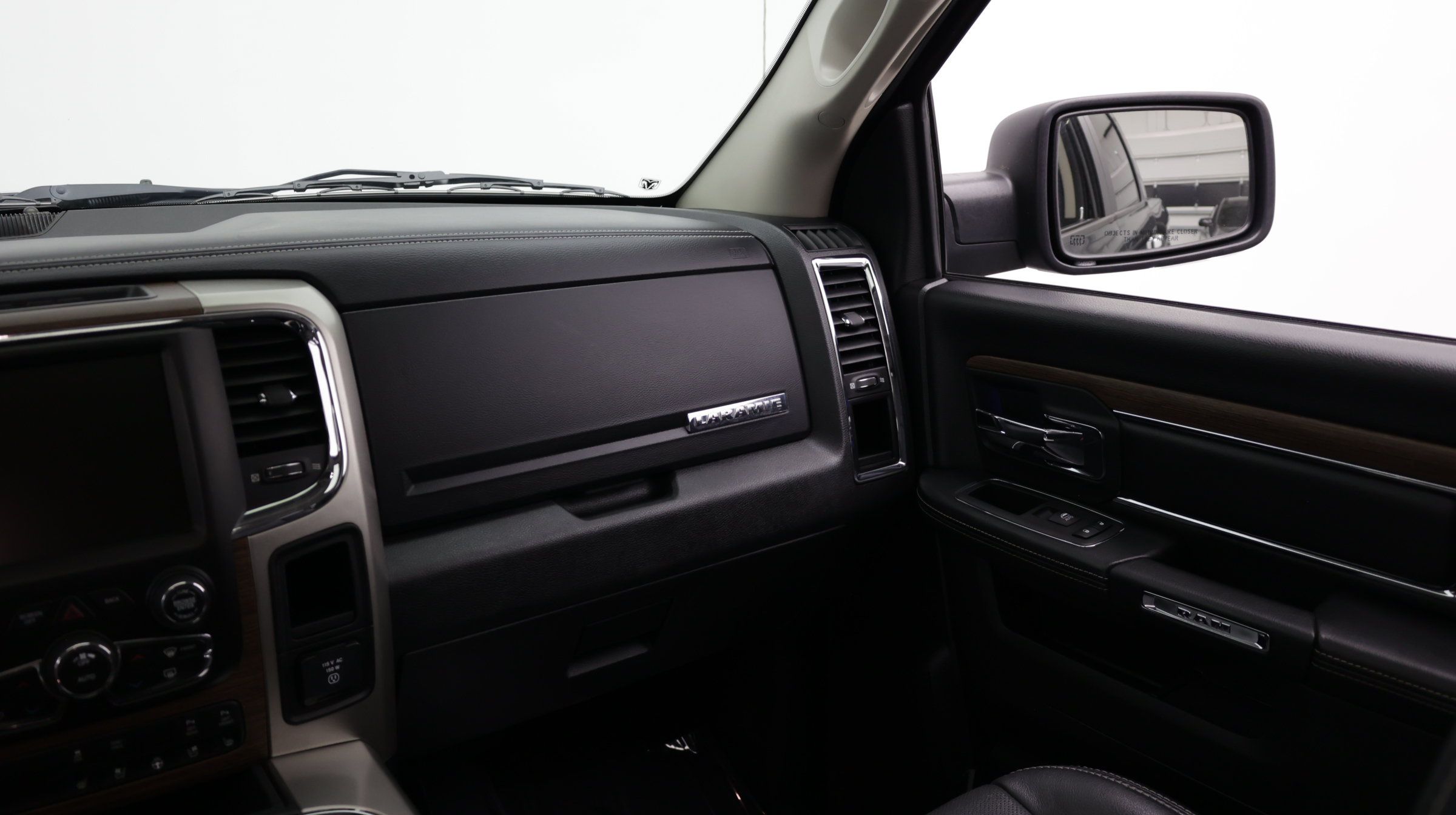 Used 2017 RAM 1500 Laramie w/ Convenience Group AWD/4WD image 39