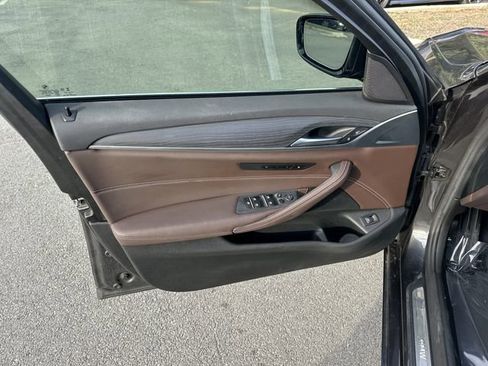 Used 2022 BMW 530i xDrive 530i xDrive w/ Luxury Seating Package image 11