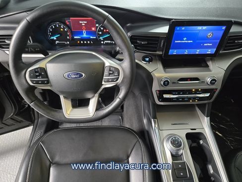 Used 2022 Ford Explorer XLT w/ Equipment Group 202A AWD/4WD image 16