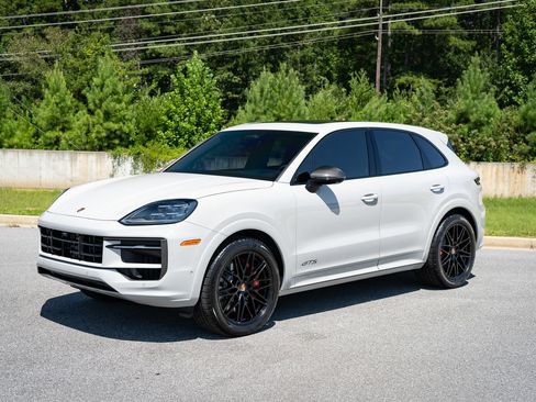 Used 2023 Porsche Cayenne GTS AWD/4WD image 13