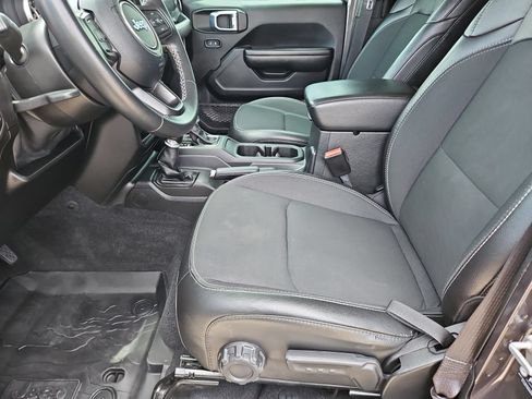 Used 2021 Jeep Gladiator Mojave AWD/4WD image 12