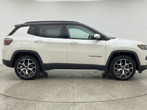 Used 2025 Jeep Compass Limited AWD/4WD image 11