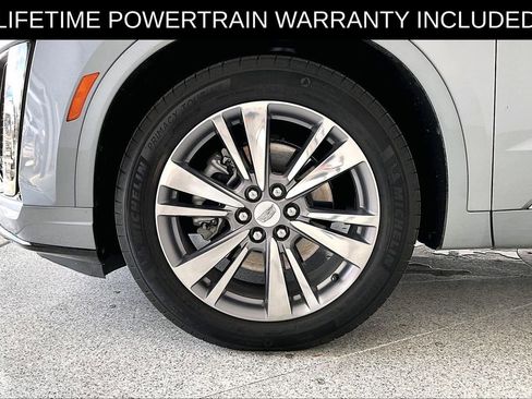 Used 2025 Cadillac XT6 Premium Luxury FWD image 12
