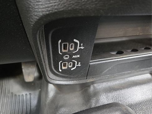 Used 2024 RAM 3500 Tradesman w/ Chrome Appearance Group AWD/4WD image 21