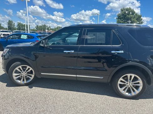 Used 2018 Ford Explorer Limited AWD/4WD image 4