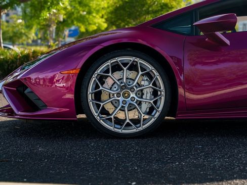 Used 2022 Lamborghini Huracan EVO RWD image 8