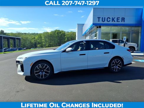 Used 2026 BMW 740i xDrive AWD/4WD image 8