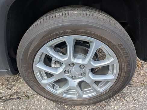 Used 2023 Jeep Compass Latitude image 15