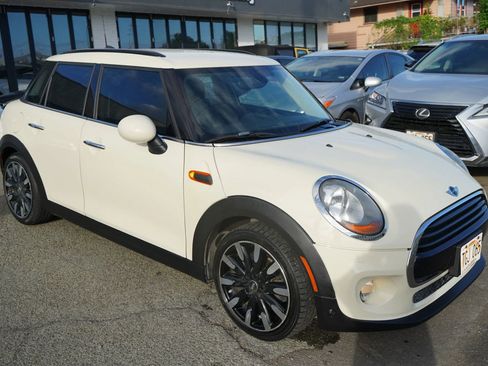 Used 2018 MINI Cooper 4-Door Hardtop FWD image 3