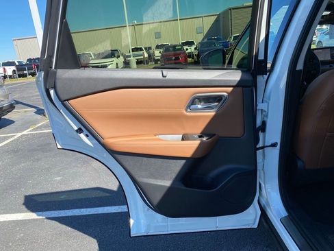 New 2026 Nissan Rogue Platinum w/ Platinum Premium Package image 16