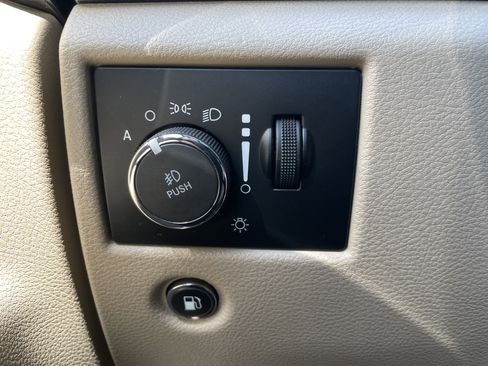 Used 2019 Jeep Grand Cherokee Overland AWD/4WD image 44
