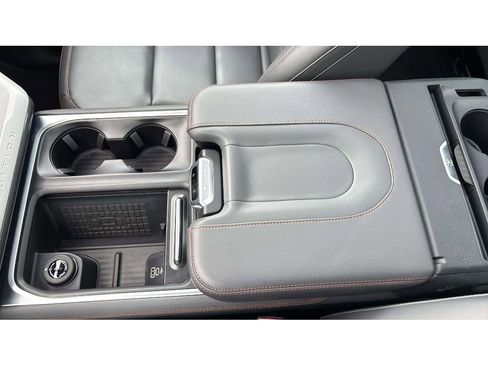 Used 2025 Ford Expedition Active image 25