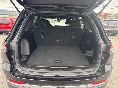 Used 2025 Jeep Grand Cherokee Laredo X image 17