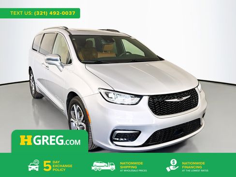 Used 2022 Chrysler Pacifica Pinnacle AWD/4WD image 1