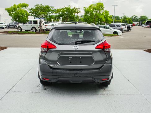 Used 2018 Nissan Kicks S FWD image 8