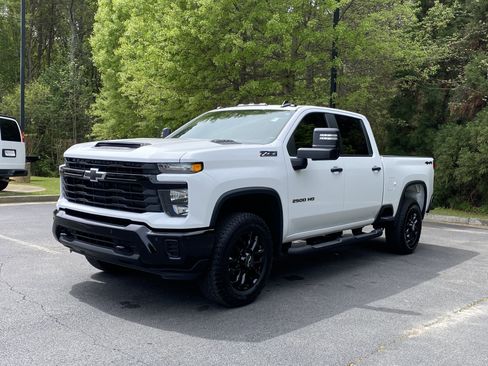 Used 2026 Chevrolet Silverado 2500 Custom w/ Custom Value Package image 5