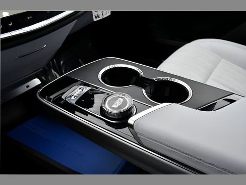Certified 2024 Cadillac Lyriq Sport AWD/4WD image 31