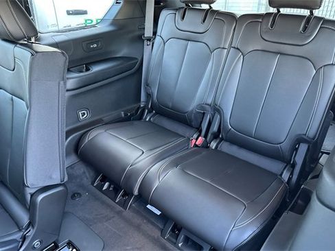 New 2025 Jeep Grand Cherokee L Limited w/ Black Appearance Package image 15