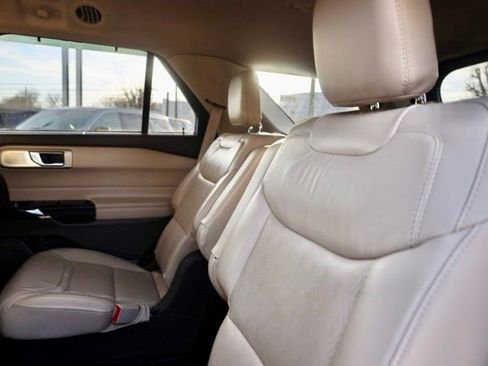 Used 2021 Ford Explorer Platinum w/ Equipment Group 601A image 34