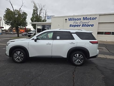 Used 2025 Nissan Pathfinder SL AWD/4WD image 8
