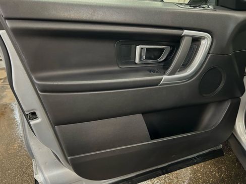 Used 2016 Land Rover Discovery Sport SE image 13