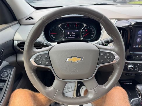 Used 2021 Chevrolet Traverse Premier FWD image 11