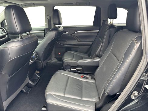 Used 2017 Toyota Highlander Limited w/ Carpet Mat Package image 13
