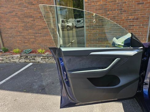 Used 2024 Tesla Model Y Long Range RWD image 33