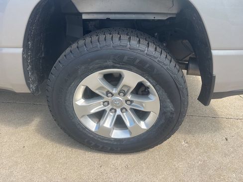 Used 2024 RAM 1500 Laramie AWD/4WD image 15