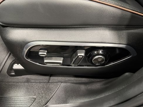 Used 2024 Jeep Wagoneer Launch Edition image 17