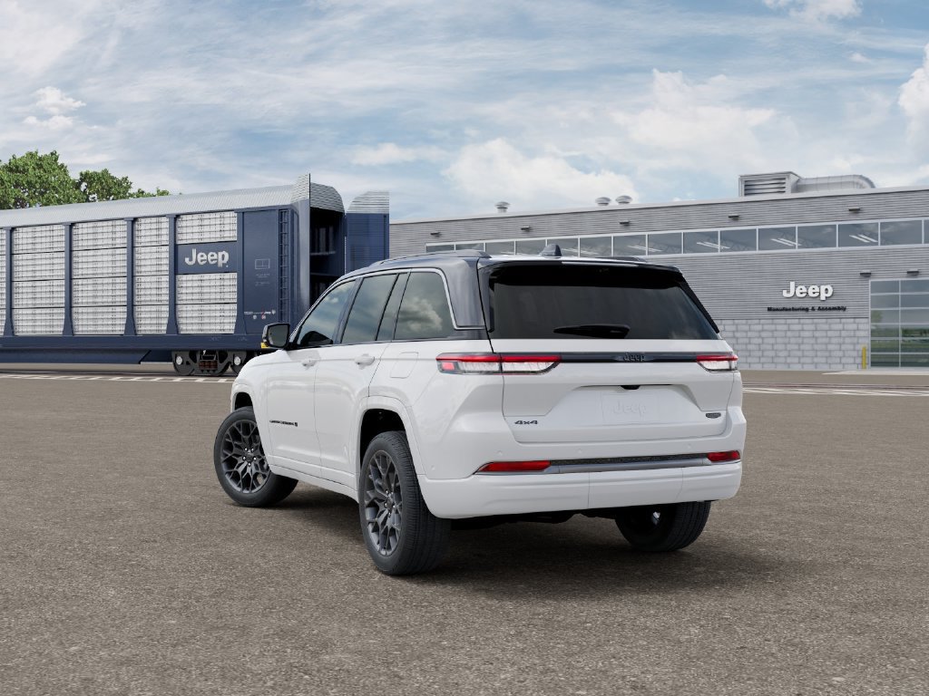 New 2027 Jeep Grand Cherokee Summit AWD/4WD image 3