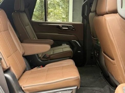 Used 2025 Chevrolet Tahoe High Country AWD/4WD image 6