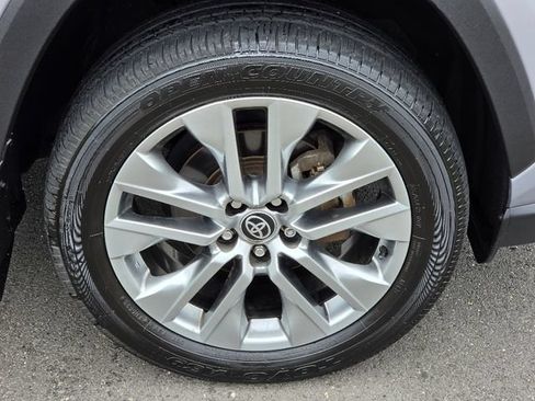 Used 2023 Toyota RAV4 XLE Premium AWD/4WD image 9