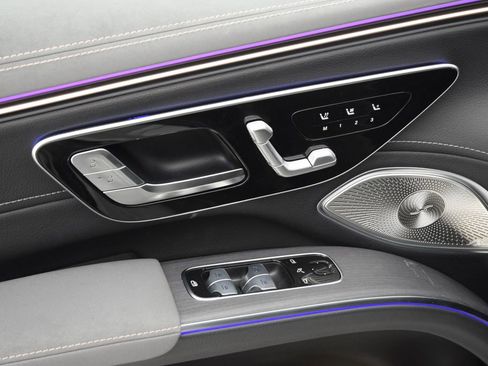 New 2026 Mercedes-Benz EQS 550 4MATIC SUV image 22