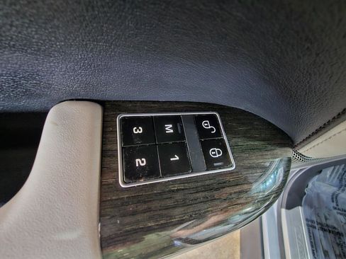 Used 2015 Land Rover Range Rover Sport HSE image 32