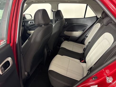 Used 2025 Hyundai Venue SEL FWD image 22