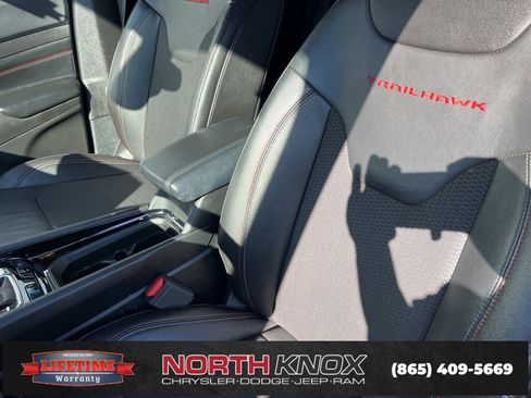 Used 2024 Jeep Compass Trailhawk image 4
