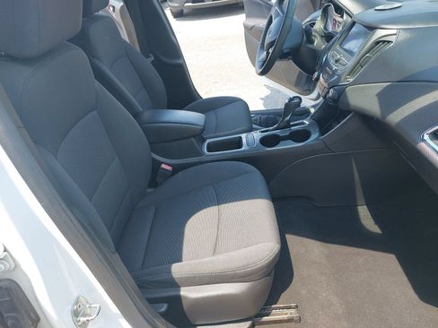 Used 2019 Chevrolet Cruze LT w/ Convenience Package FWD image 10