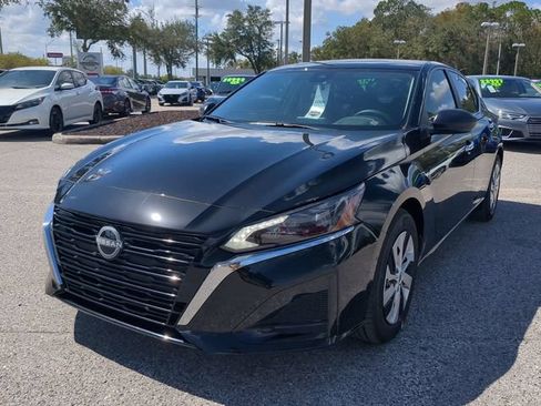 Certified 2025 Nissan Altima 2.5 S FWD image 9