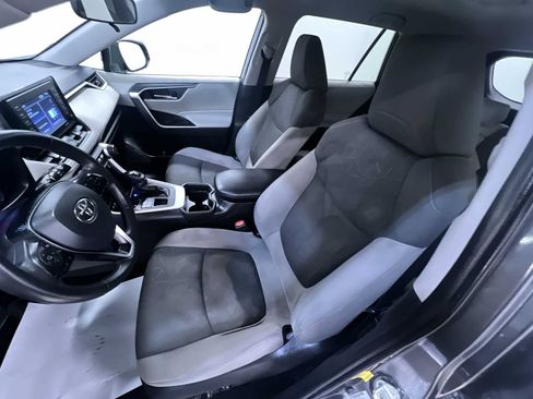 Used 2021 Toyota RAV4 XLE image 14
