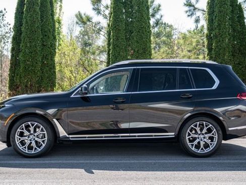 Used 2023 BMW X7 xDrive40i w/ Parking Assistance Package image 9