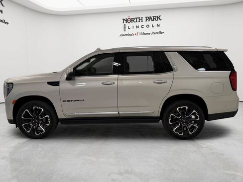Used 2023 GMC Yukon Denali w/ Denali Reserve Package AWD/4WD image 2