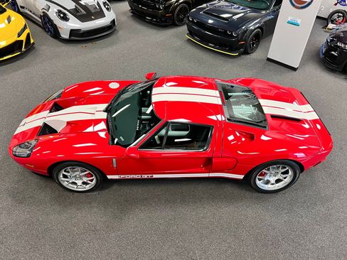 Used 2005 Ford GT RWD image 9
