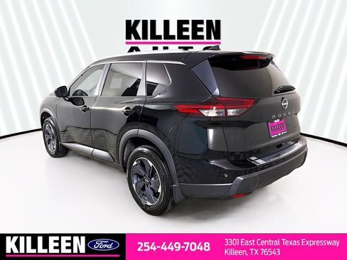 Used 2024 Nissan Rogue SV w/ SV Premium Package FWD image 7