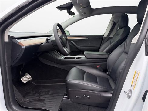 Used 2022 Tesla Model Y Performance image 9