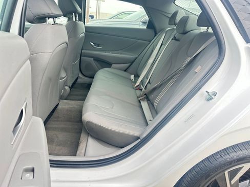 Used 2025 Hyundai Elantra SEL image 38